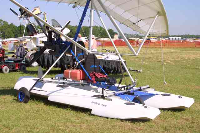 Floats LSA ultralight and light sport aircraft amphibious float systems.
